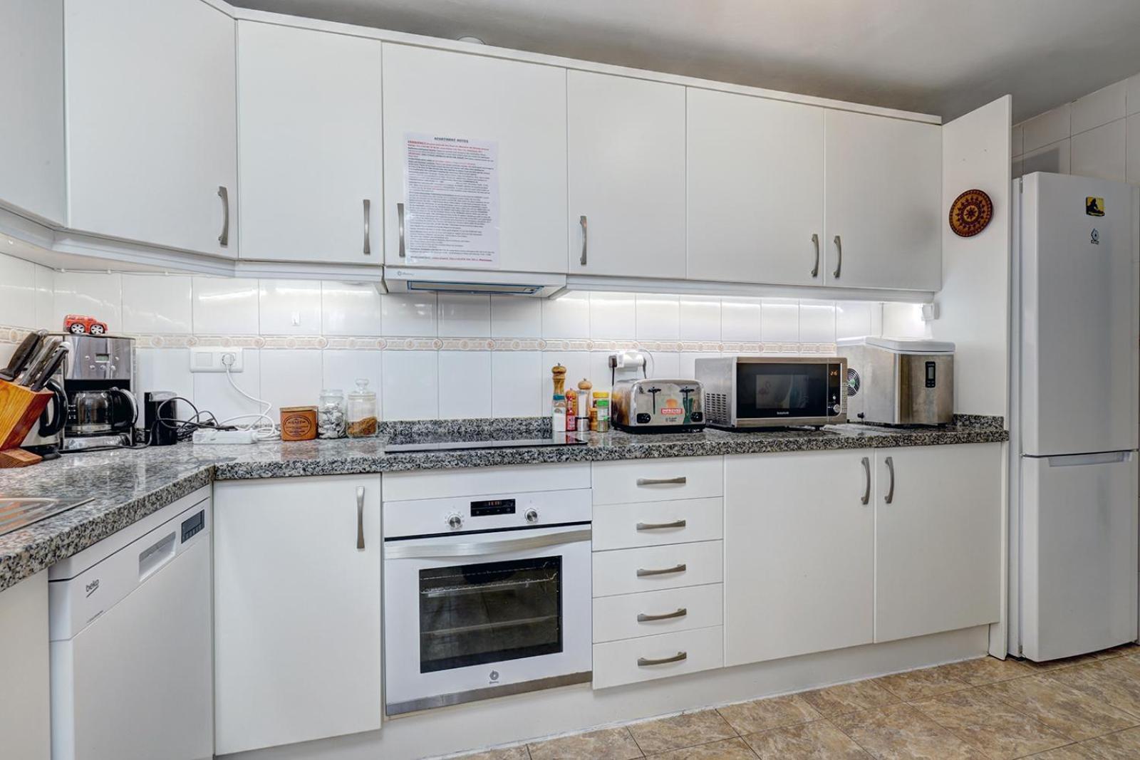 Appartamento Sleeps 8 Aircon Secure Underground Parking Free Netflix Fast Internet Marbella