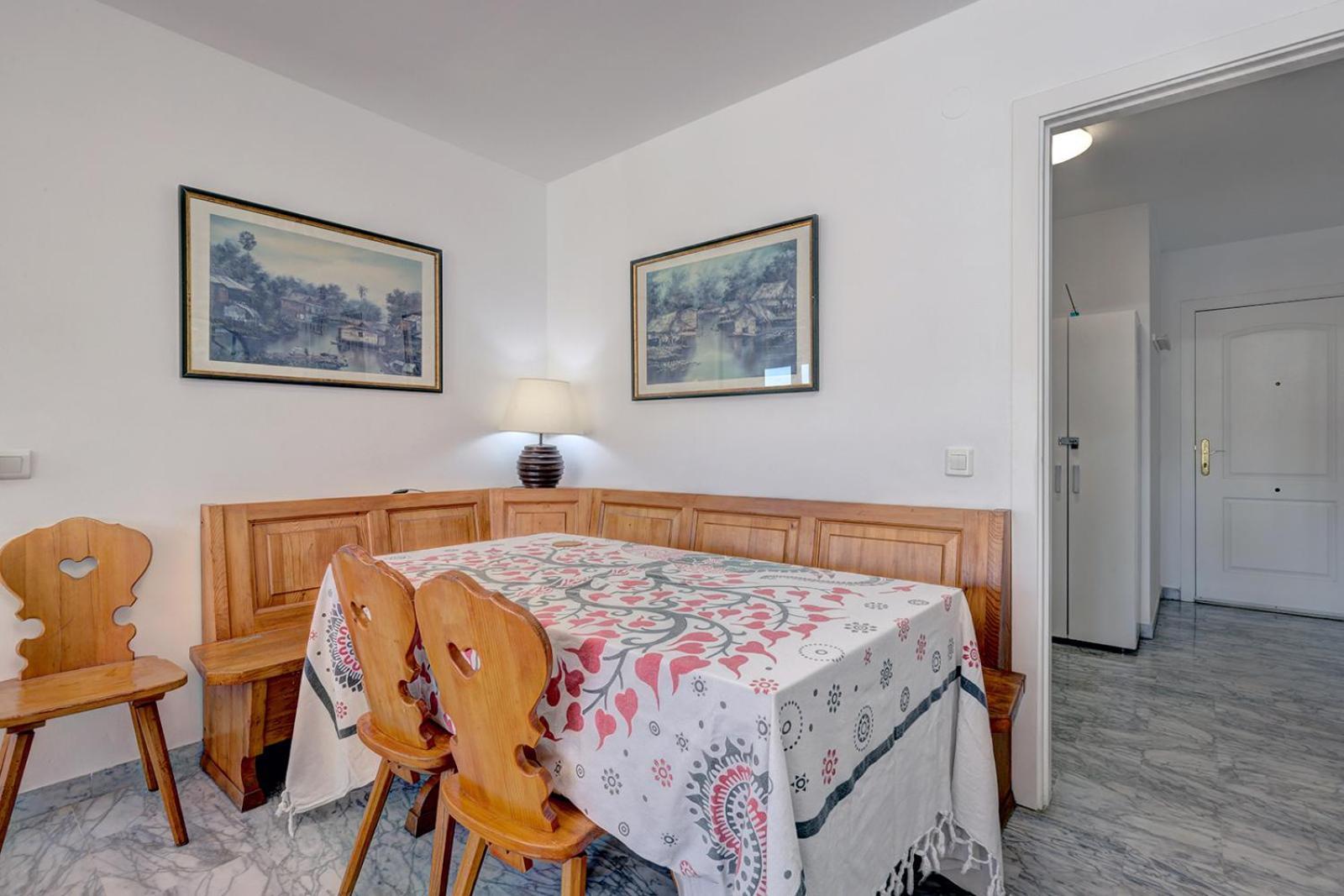 Sleeps 8 Aircon Secure Underground Parking Free Netflix Fast Internet Appartamento Marbella