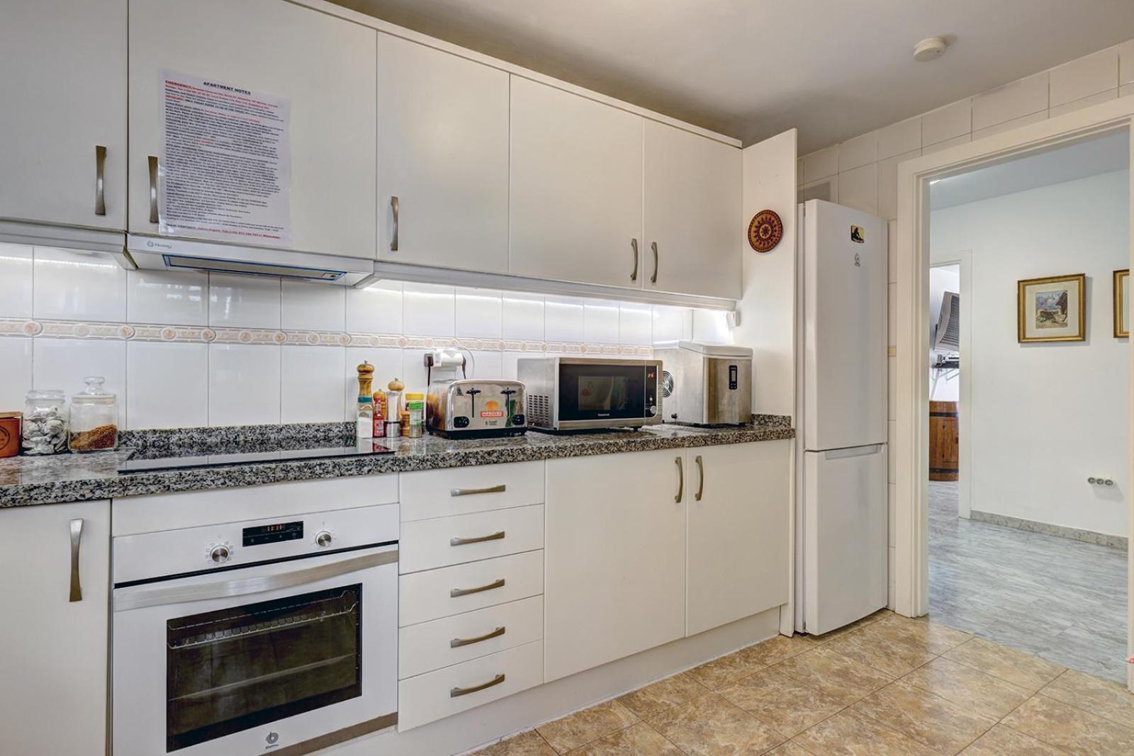 Sleeps 8 Aircon Secure Underground Parking Free Netflix Fast Internet Appartamento