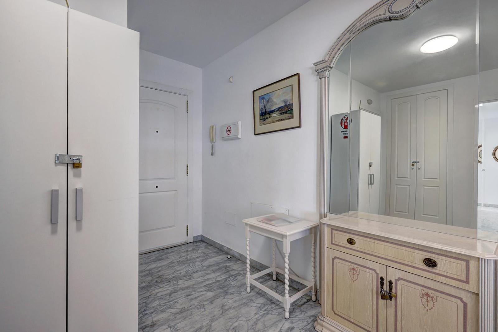 Sleeps 8 Aircon Secure Underground Parking Free Netflix Fast Internet Appartamento