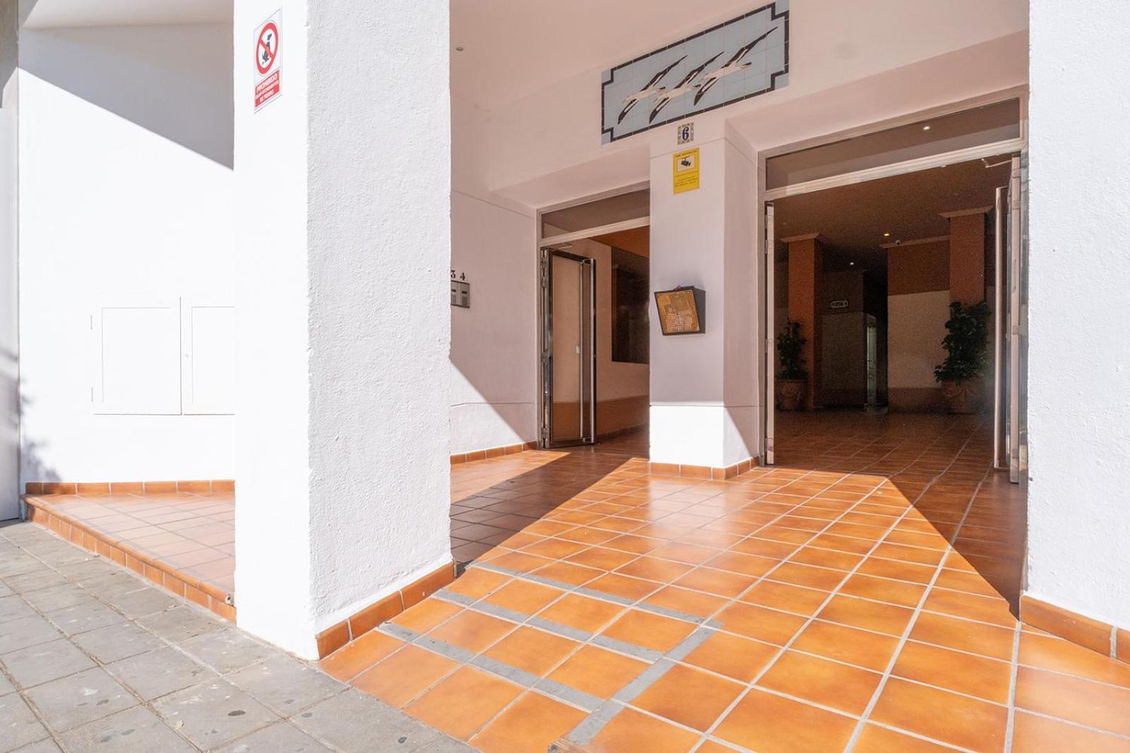 Sleeps 8 Aircon Secure Underground Parking Free Netflix Fast Internet * Marbella