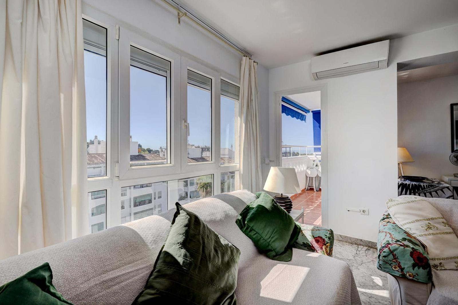 Sleeps 8 Aircon Secure Underground Parking Free Netflix Fast Internet Apartemen
