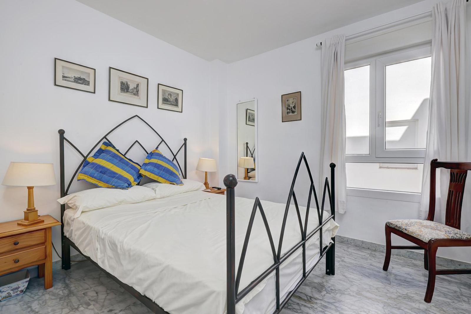 Sleeps 8 Aircon Secure Underground Parking Free Netflix Fast Internet Apartemen Marbella