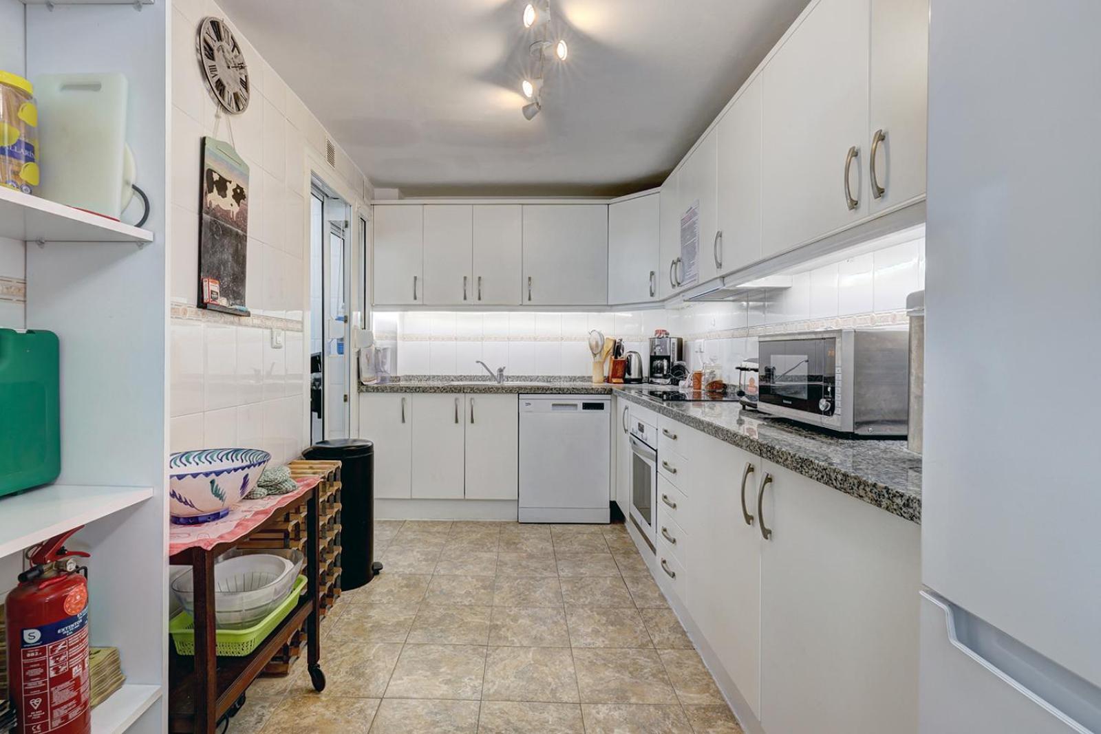 Apartemen Sleeps 8 Aircon Secure Underground Parking Free Netflix Fast Internet